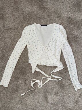 Brandy Melville White Blue Floral Wrap Crop Long Sleeve Ribbed Knit Top OS S